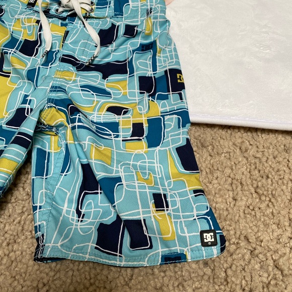 Boys DC Graphic Swim trunks - Picture 5 of 6